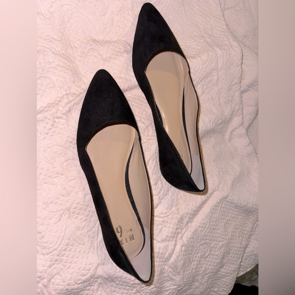 Pointed Toe Flats - Picture 3 of 6